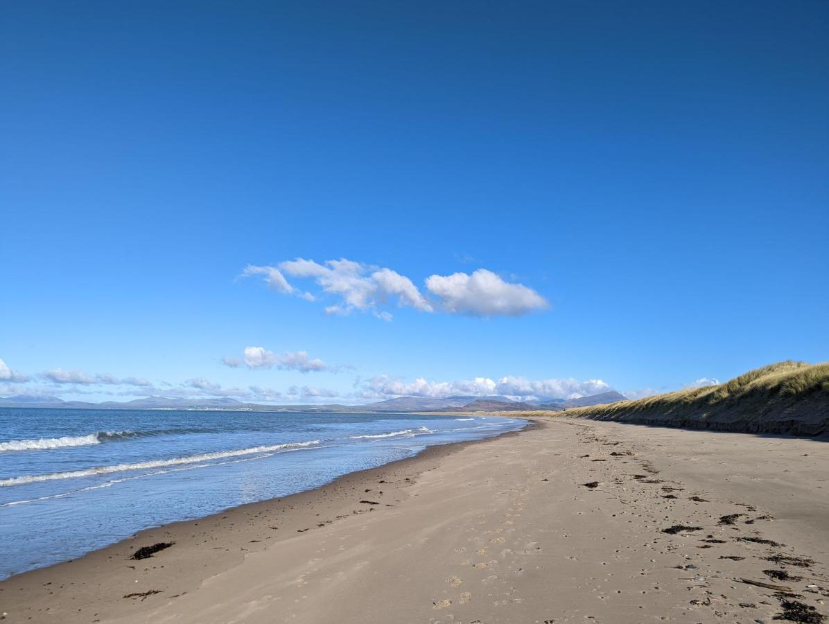 Cosy, Coastal Cottage In Snowdonia Харлех Экстерьер фото