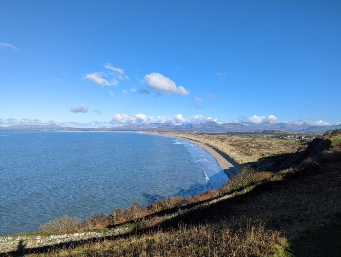 Cosy, Coastal Cottage In Snowdonia Харлех Экстерьер фото